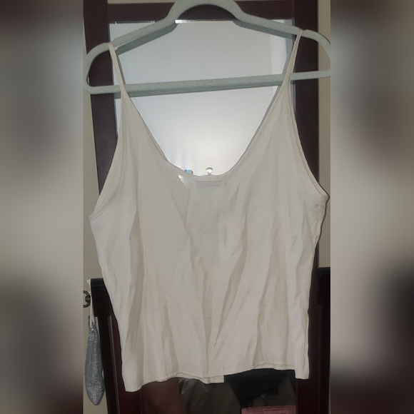 Top - Picture 2 of 4